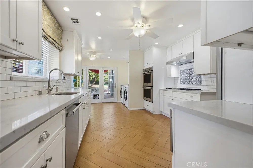 541 E Woodbury Altadena, CA 91001