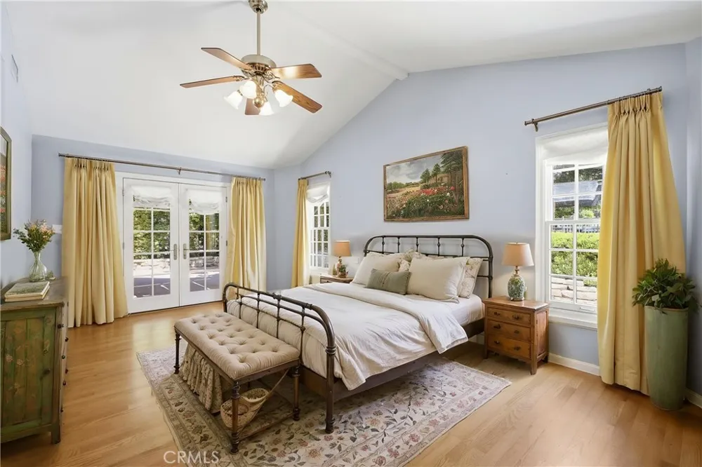 541 E Woodbury Altadena, CA 91001
