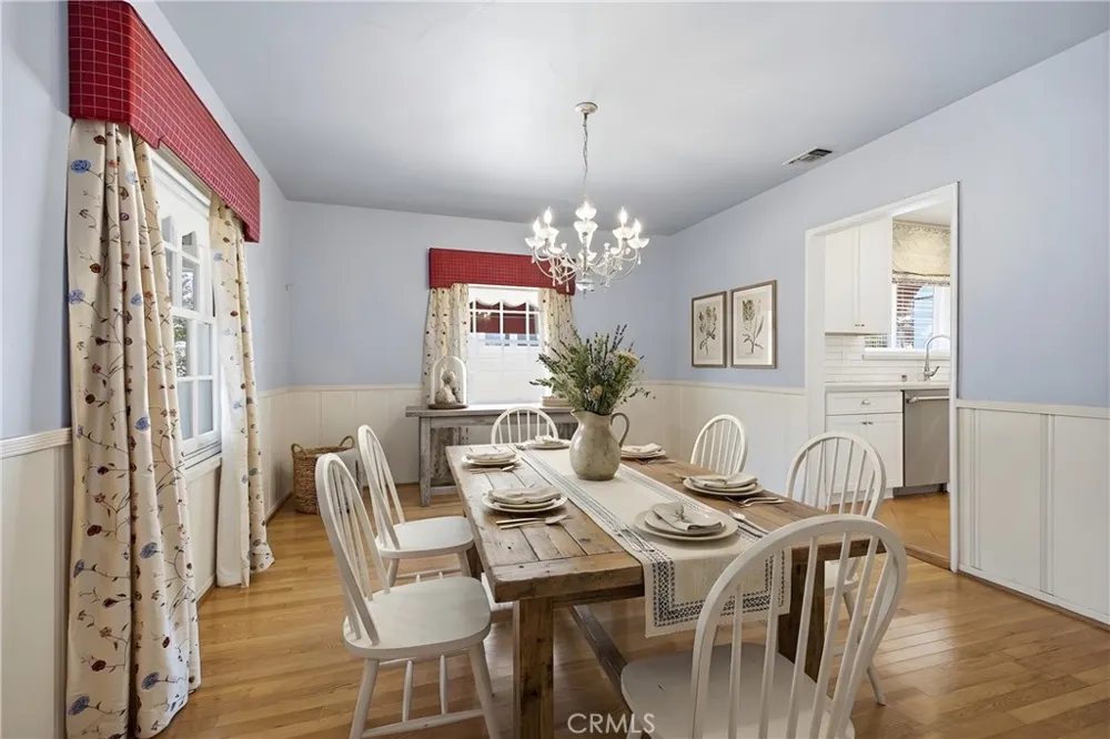 541 E Woodbury Altadena, CA 91001