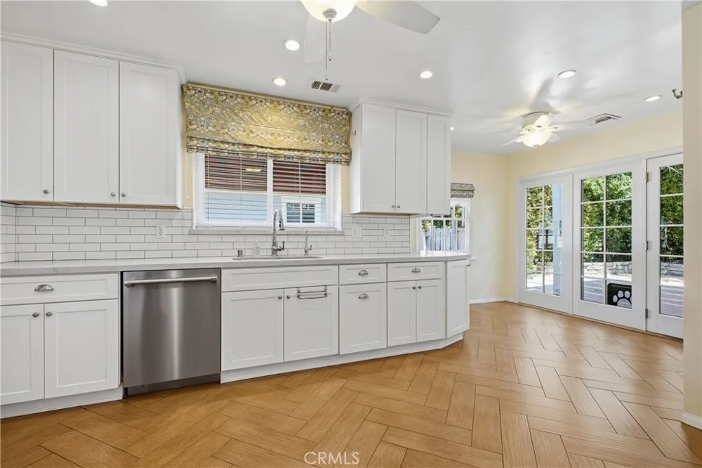 541 E Woodbury Altadena, CA 91001