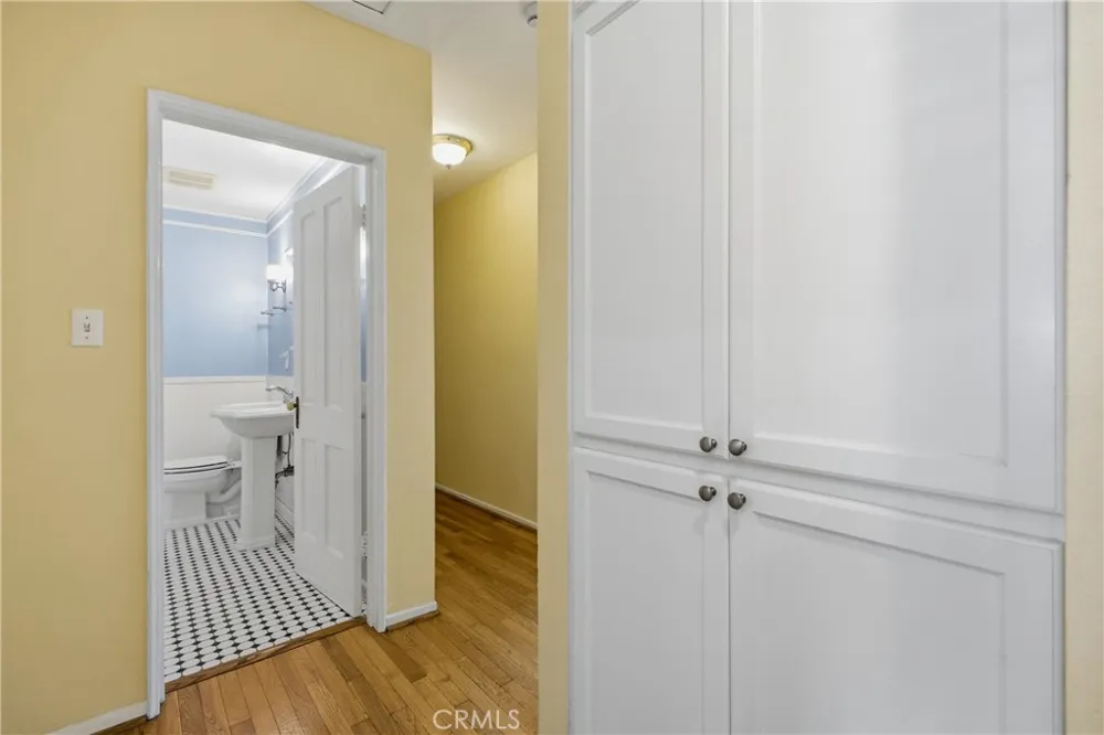 541 E Woodbury Altadena, CA 91001
