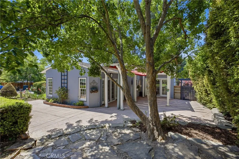 541 E Woodbury Altadena, CA 91001