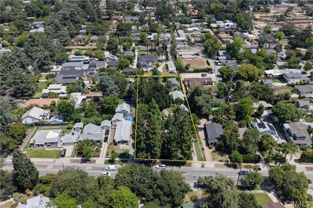 541 E Woodbury Altadena, CA 91001