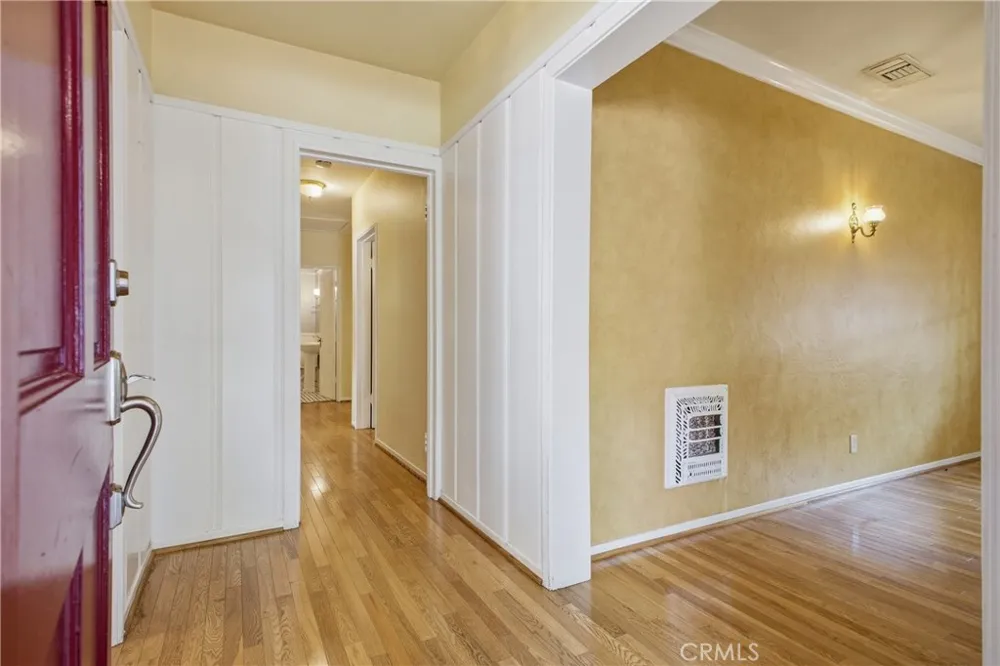541 E Woodbury Altadena, CA 91001