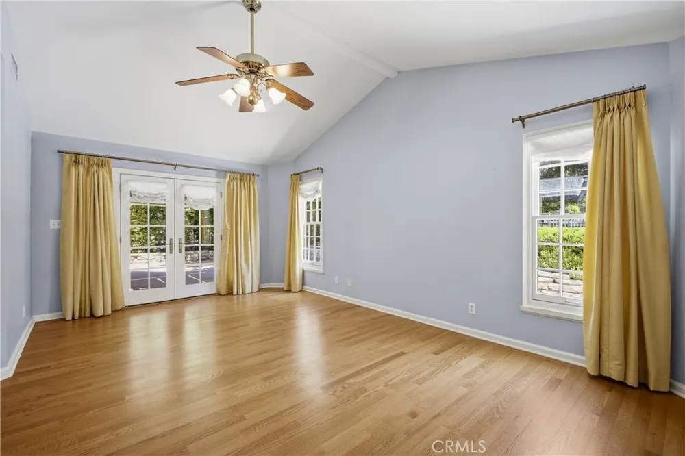 541 E Woodbury Altadena, CA 91001