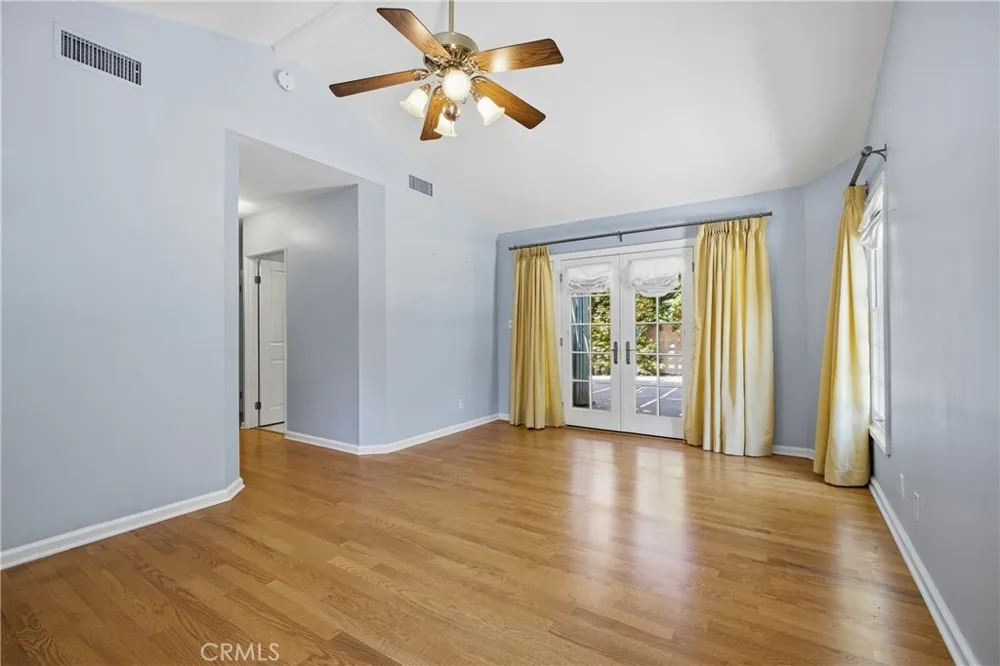 541 E Woodbury Altadena, CA 91001