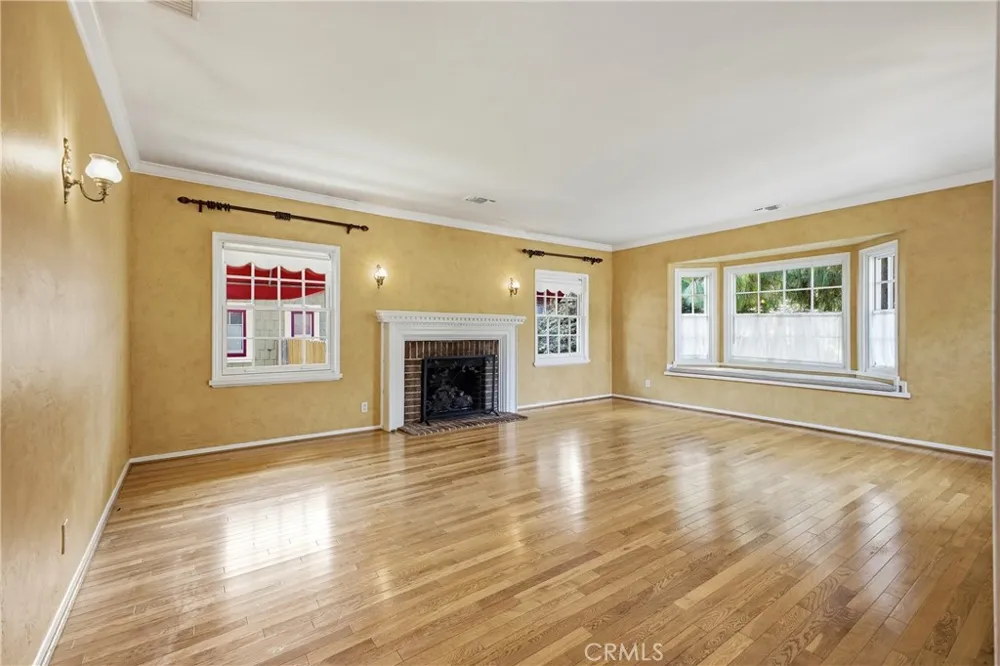 541 E Woodbury Altadena, CA 91001