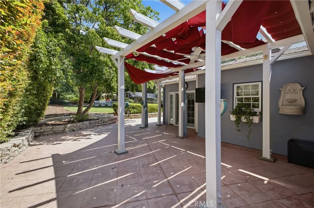 541 E Woodbury Altadena, CA 91001