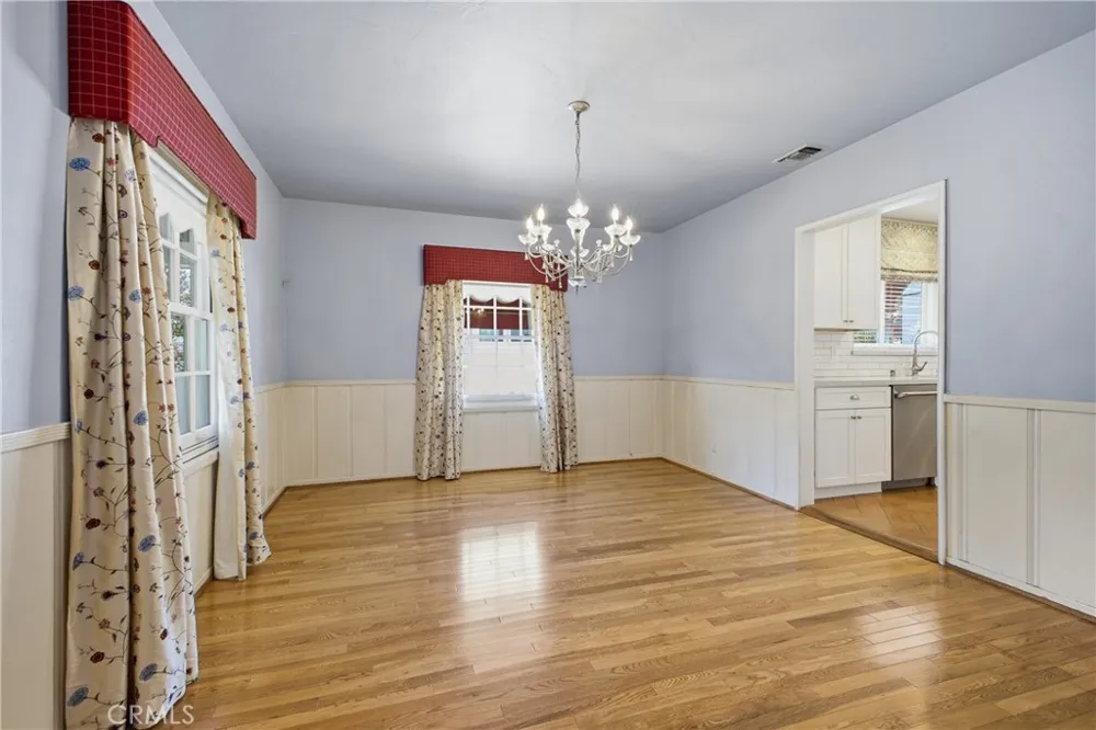 541 E Woodbury Altadena, CA 91001