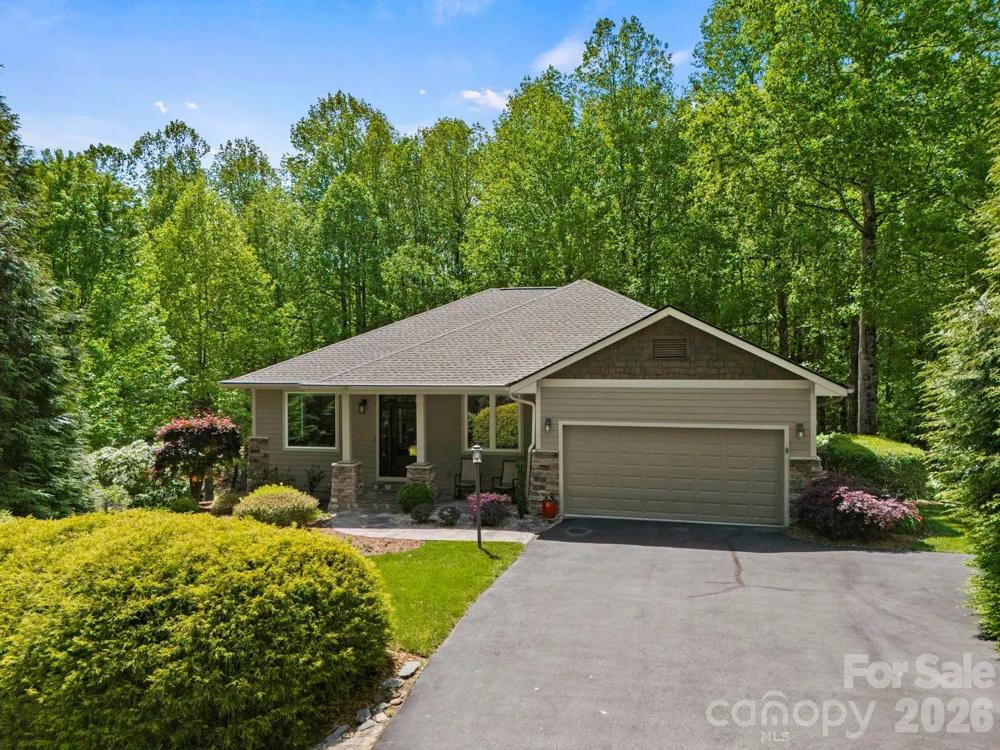 547 Pinnacle Peak Lane Flat Rock, NC 28731