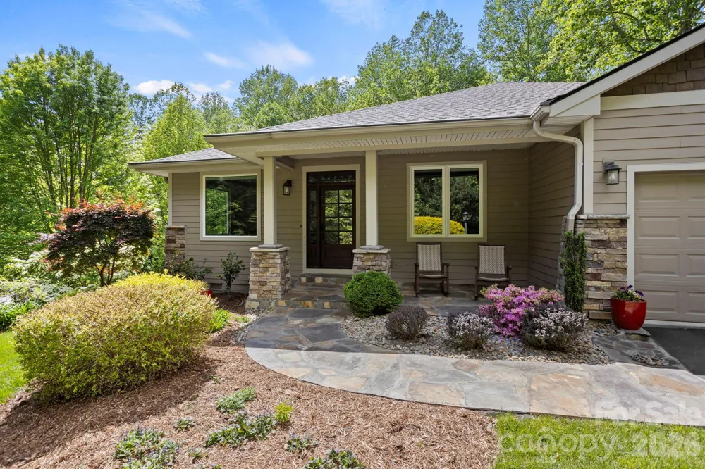547 Pinnacle Peak Lane Flat Rock, NC 28731
