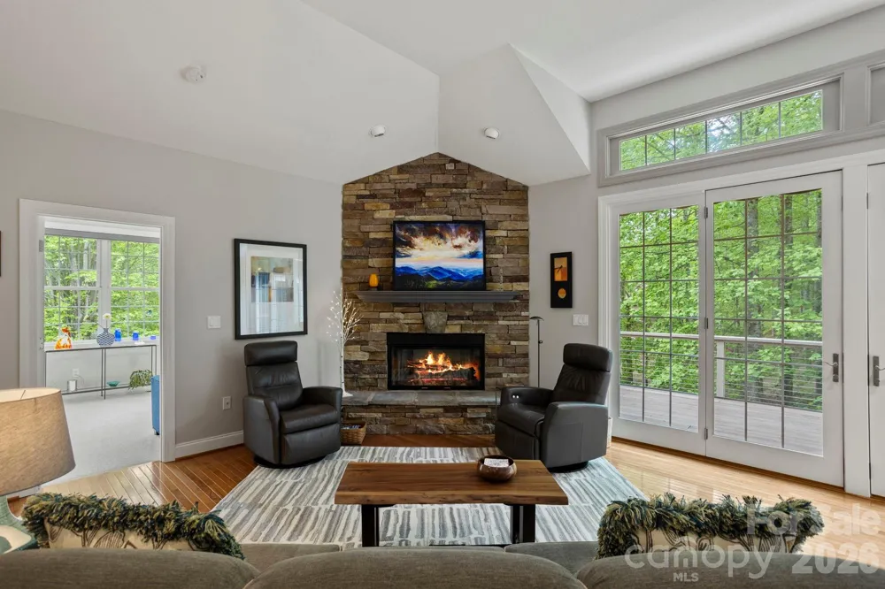 547 Pinnacle Peak Lane Flat Rock, NC 28731