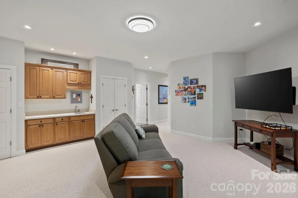547 Pinnacle Peak Lane Flat Rock, NC 28731
