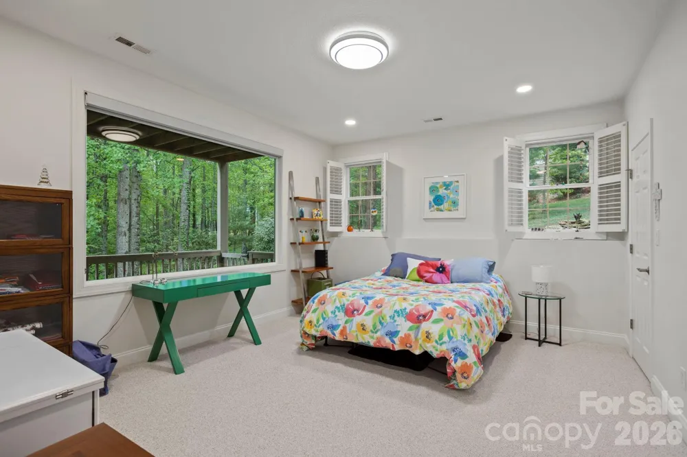 547 Pinnacle Peak Lane Flat Rock, NC 28731