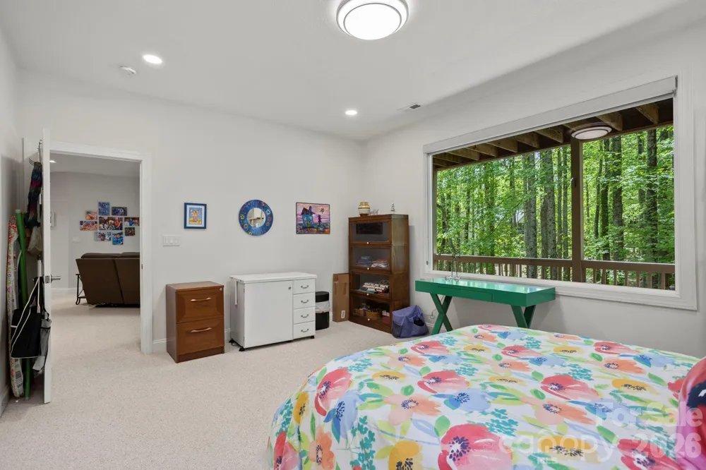 547 Pinnacle Peak Lane Flat Rock, NC 28731