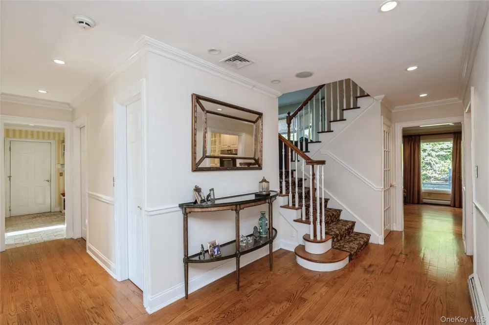 3 Clemson Lane Woodbury, NY 11797