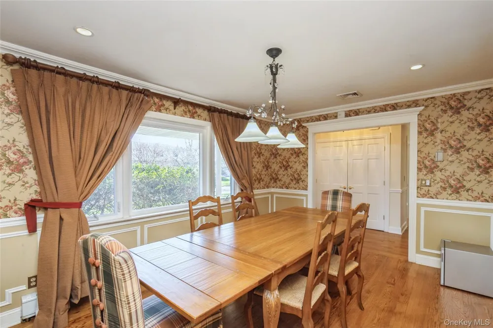 3 Clemson Lane Woodbury, NY 11797