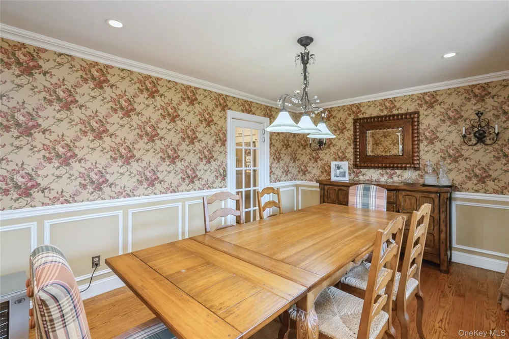 3 Clemson Lane Woodbury, NY 11797