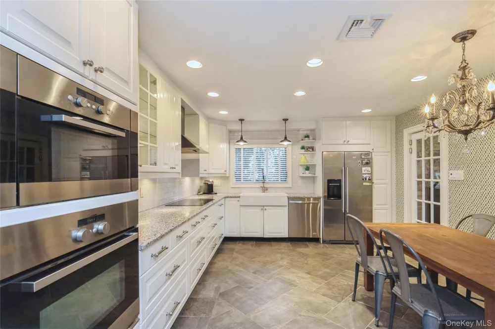 3 Clemson Lane Woodbury, NY 11797
