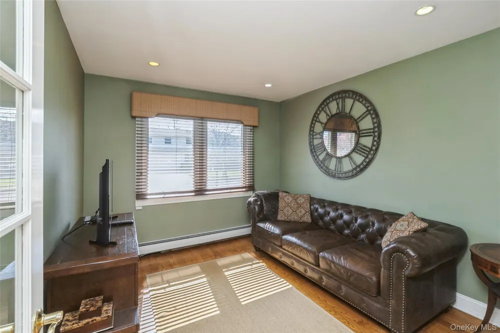 3 Clemson Lane Woodbury, NY 11797
