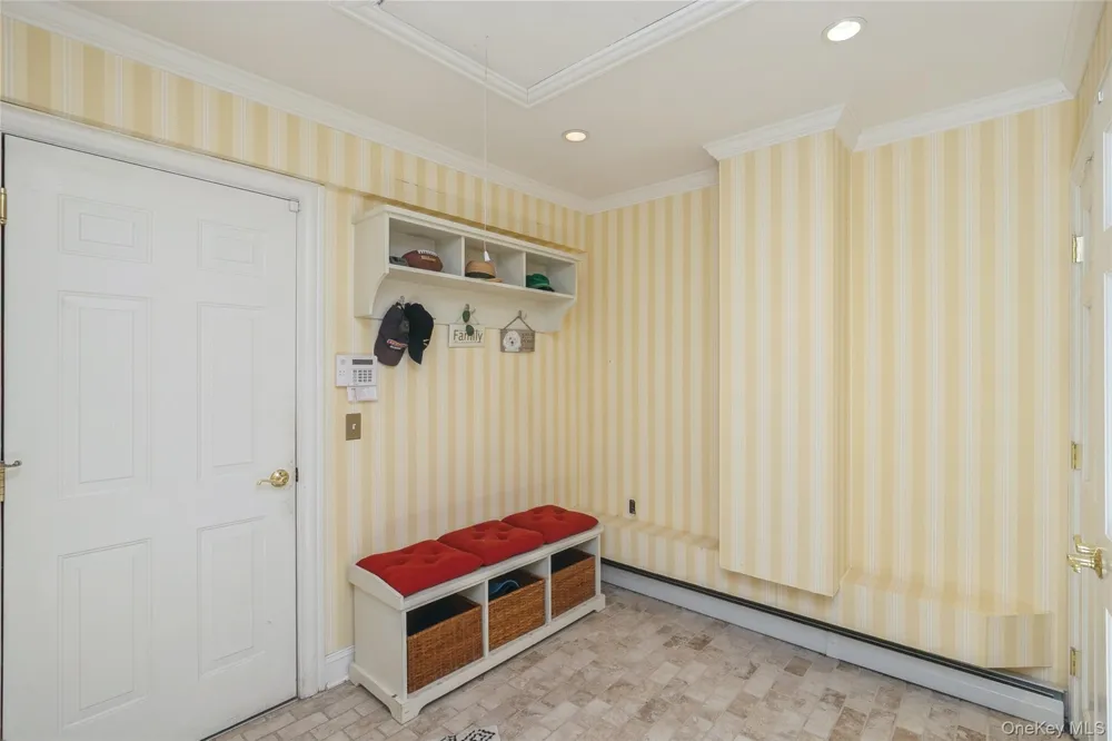 3 Clemson Lane Woodbury, NY 11797