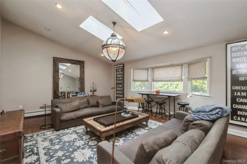 3 Clemson Lane Woodbury, NY 11797