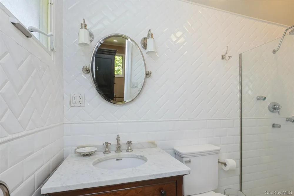 3 Clemson Lane Woodbury, NY 11797