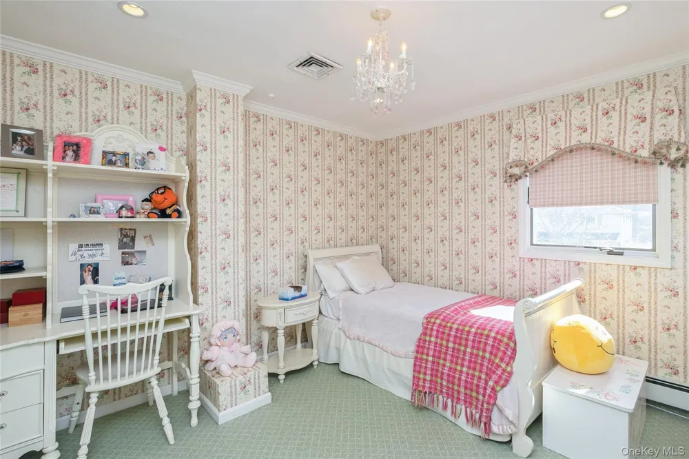 3 Clemson Lane Woodbury, NY 11797