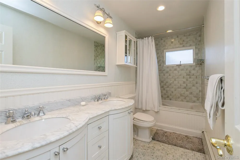 3 Clemson Lane Woodbury, NY 11797