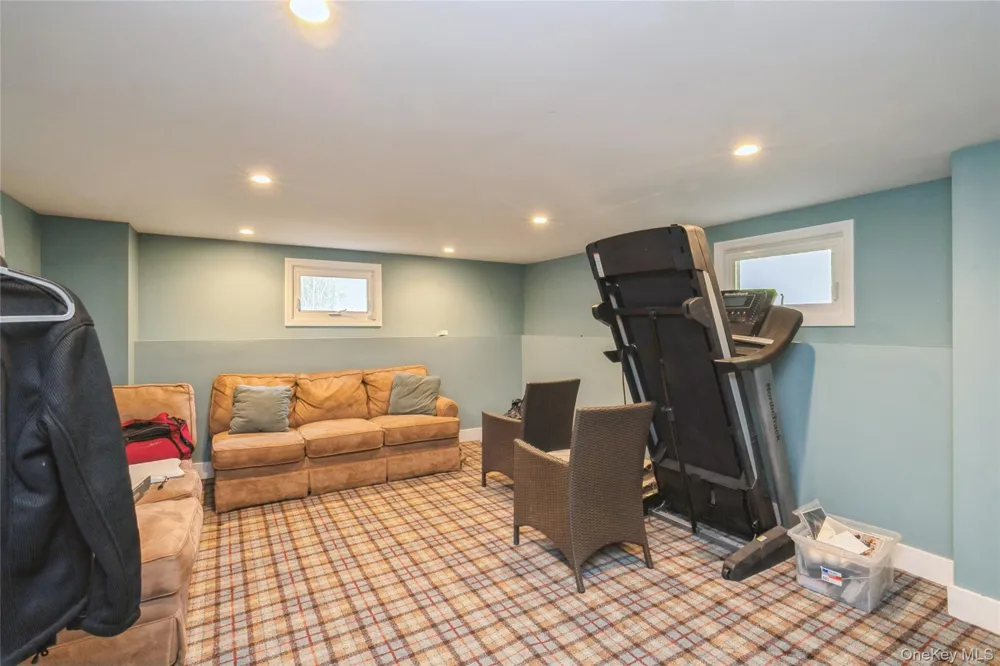 3 Clemson Lane Woodbury, NY 11797