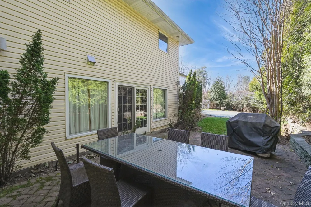 3 Clemson Lane Woodbury, NY 11797