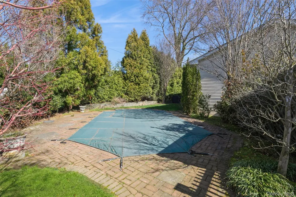 3 Clemson Lane Woodbury, NY 11797