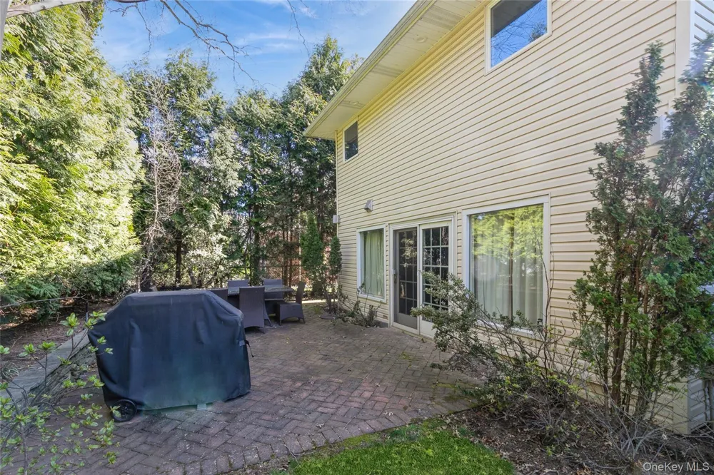 3 Clemson Lane Woodbury, NY 11797
