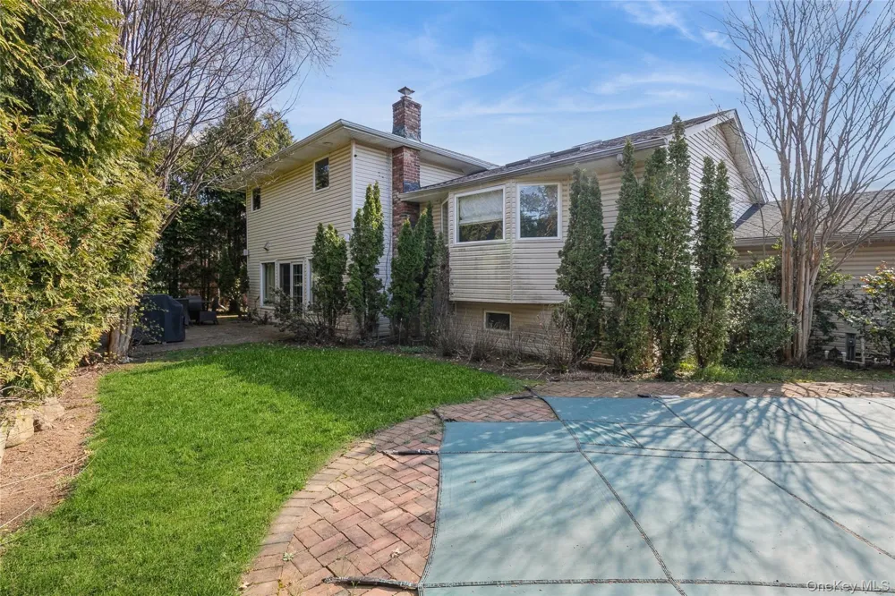 3 Clemson Lane Woodbury, NY 11797