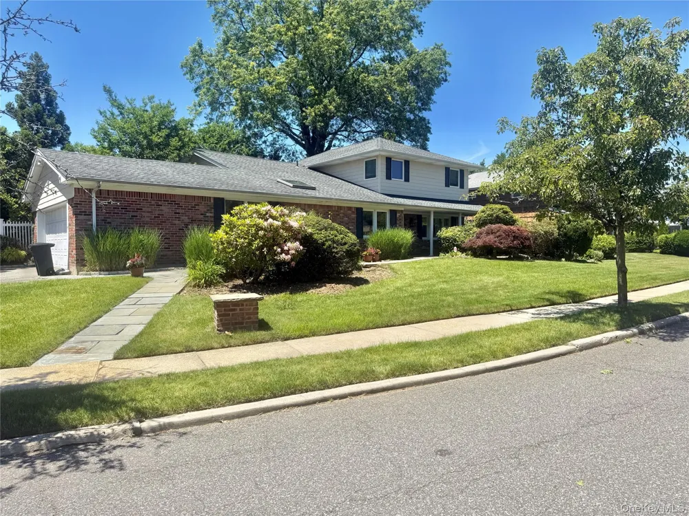 3 Clemson Lane Woodbury, NY 11797