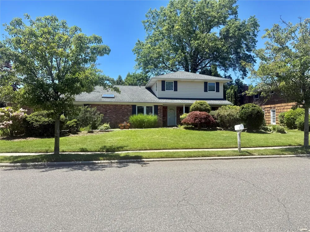 3 Clemson Lane Woodbury, NY 11797