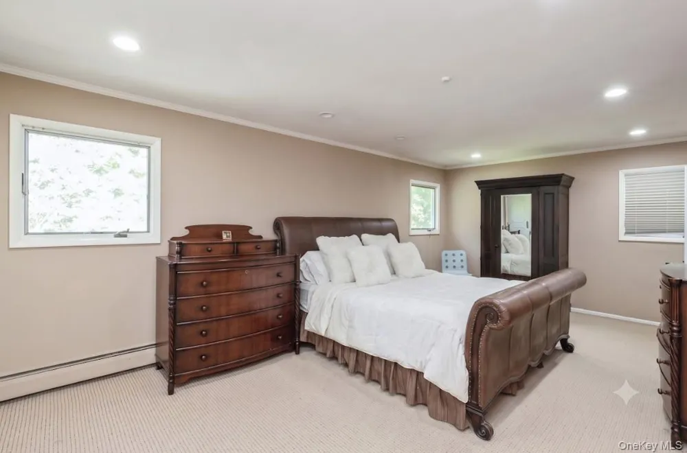 3 Clemson Lane Woodbury, NY 11797