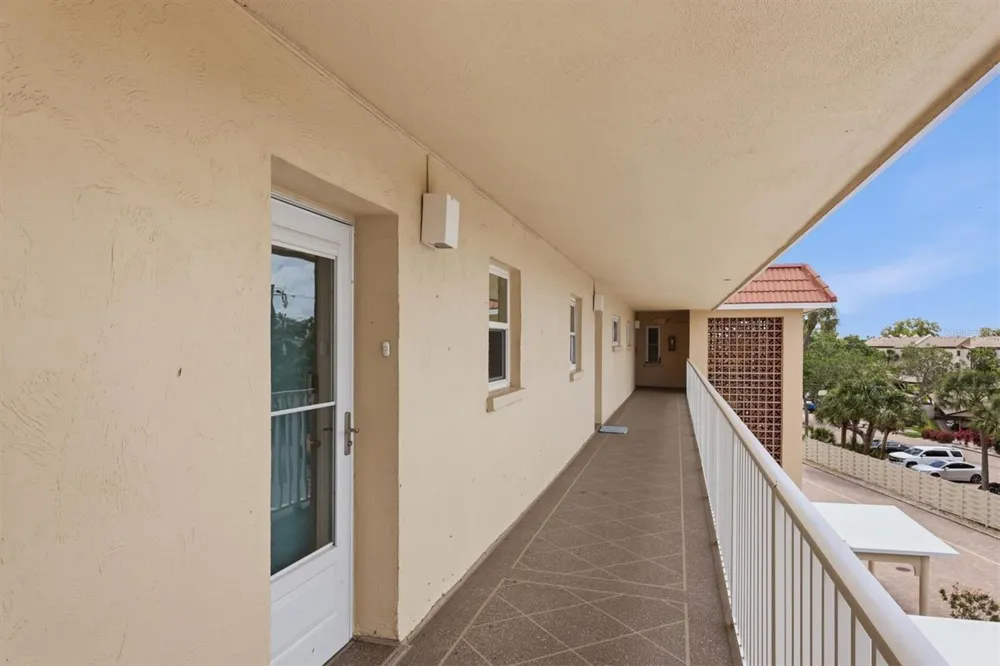 1215 S PORTOFINO DRIVE #406 Sarasota, FL 34242