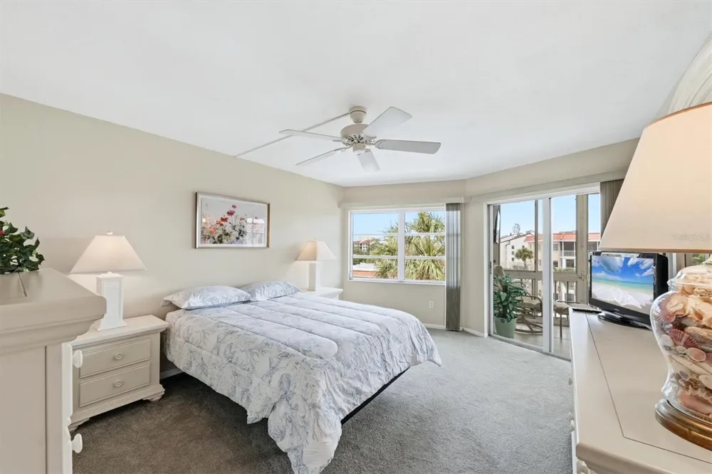 1215 S PORTOFINO DRIVE #406 Sarasota, FL 34242
