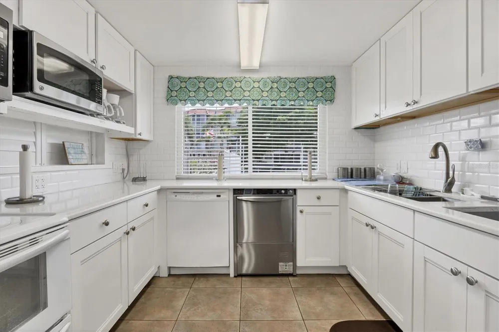1215 S PORTOFINO DRIVE #406 Sarasota, FL 34242