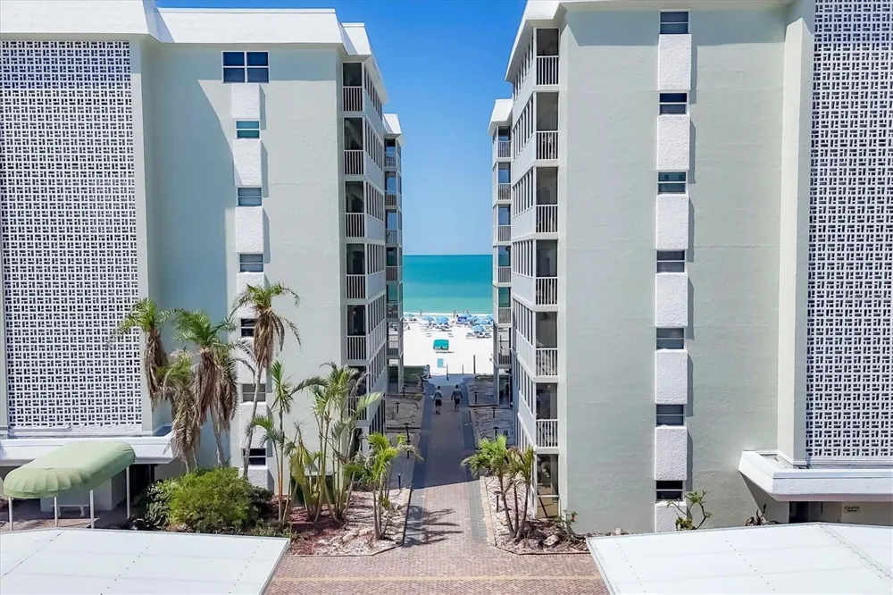 1215 S PORTOFINO DRIVE #406 Sarasota, FL 34242