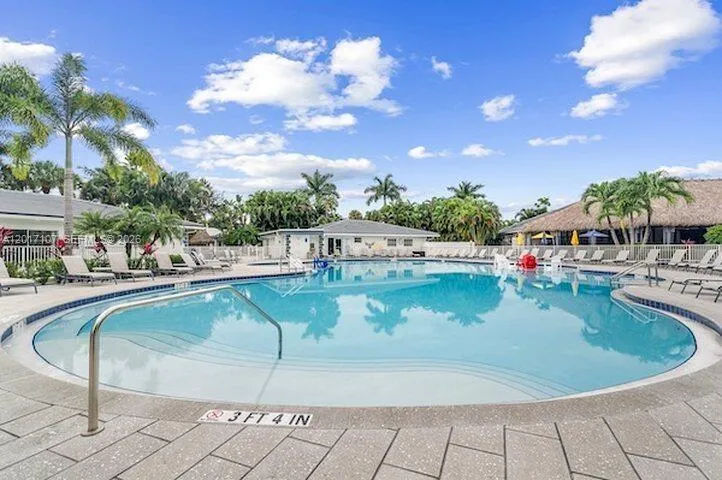 22 S Cortez Dr Margate, FL 33068