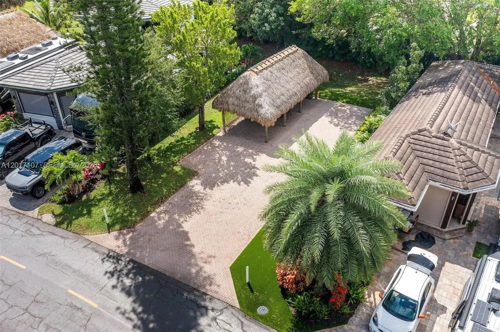 22 S Cortez Dr Margate, FL 33068