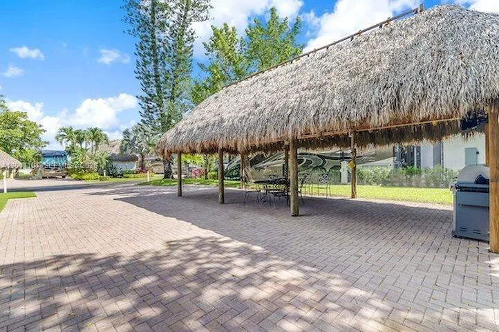 22 S Cortez Dr Margate, FL 33068