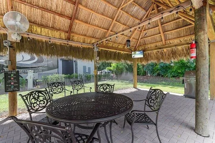 22 S Cortez Dr Margate, FL 33068