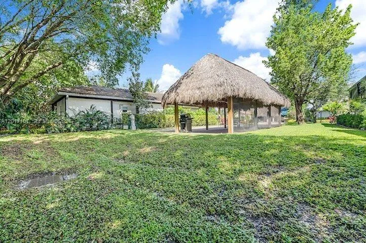 22 S Cortez Dr Margate, FL 33068