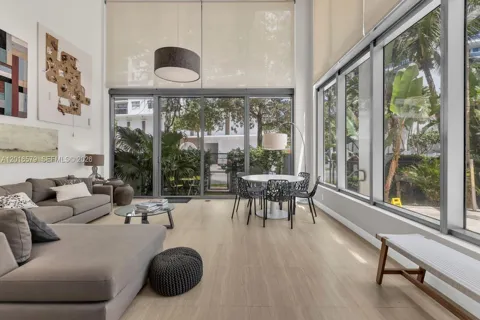 6000 Collins Ave #129