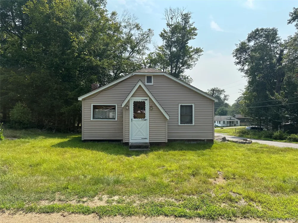 13 E Pierce Avenue Smallwood, NY 12720