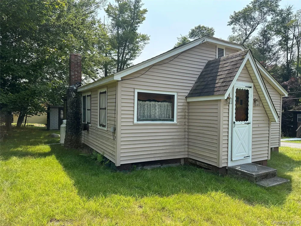 13 E Pierce Avenue Smallwood, NY 12720