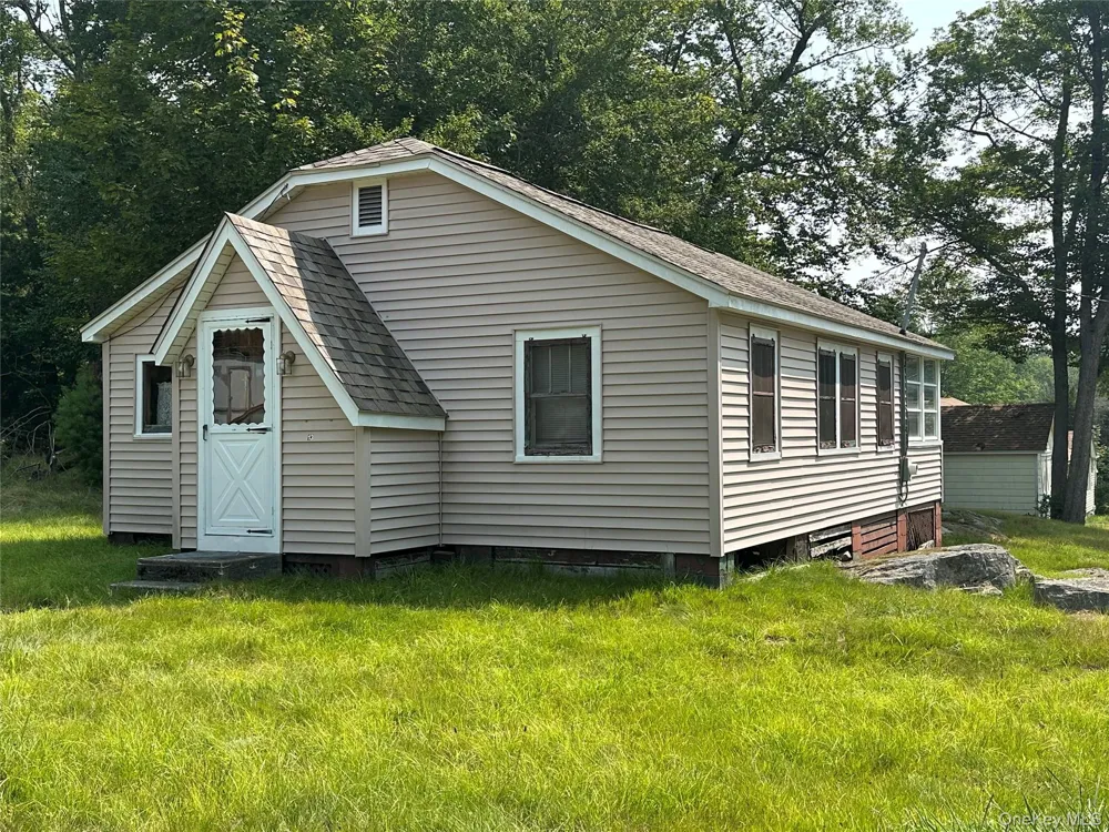 13 E Pierce Avenue Smallwood, NY 12720